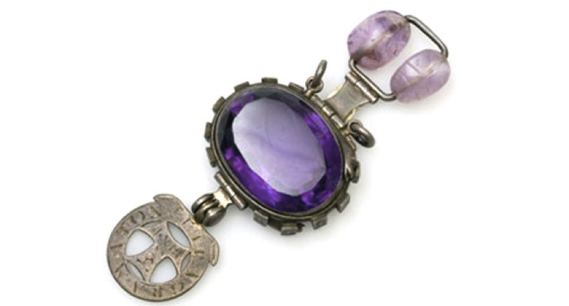 Illustration for article titled 6 Pieces of Real-Life Cursed Jewelry that Could Destroy You